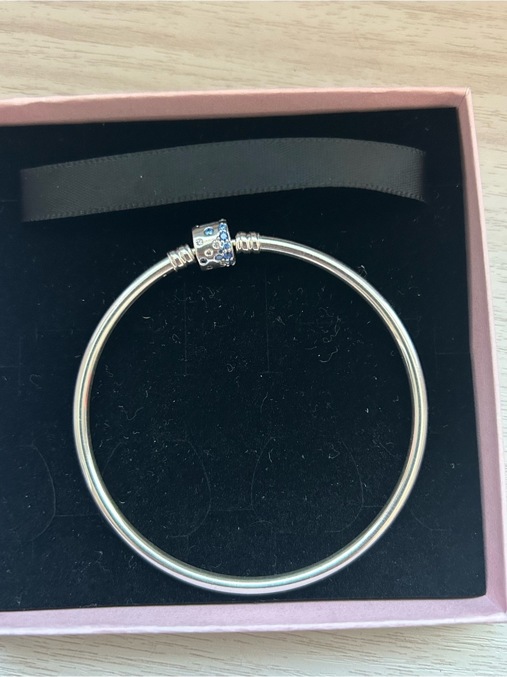 New in box Pandora sparkling barrel clasp bangle